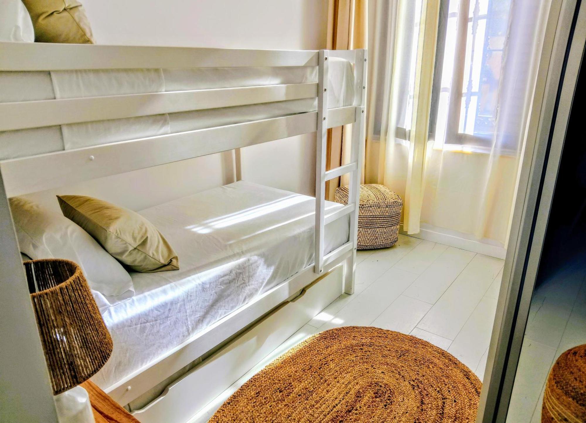 Piso Con Patio, 3 Habitaciones, En La Goleta Málaga Exterior foto
